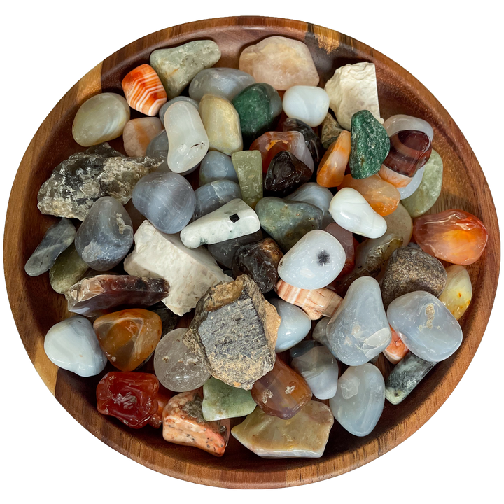 A collection of natural agate on a wooden plate.